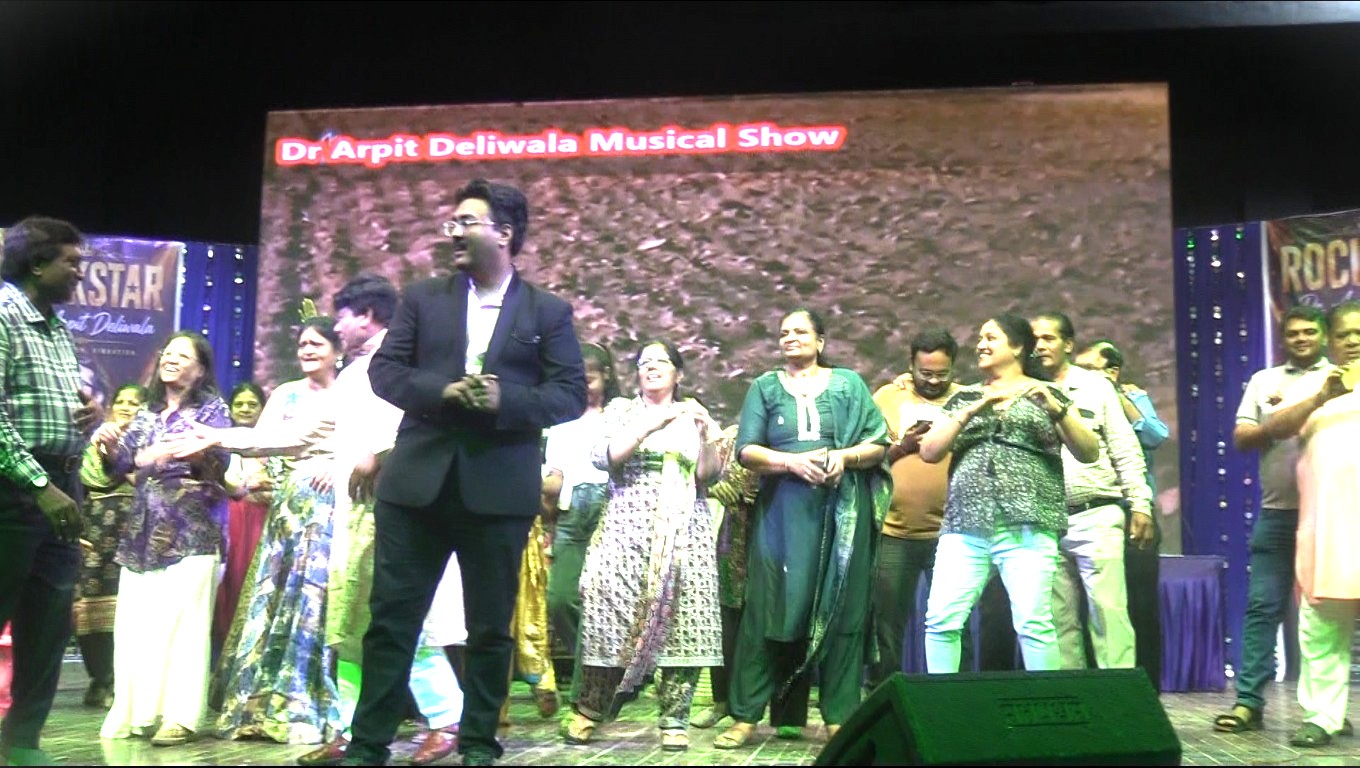 Dr. Arpit Deliwala performing at Jamnagar Townhall May 2026